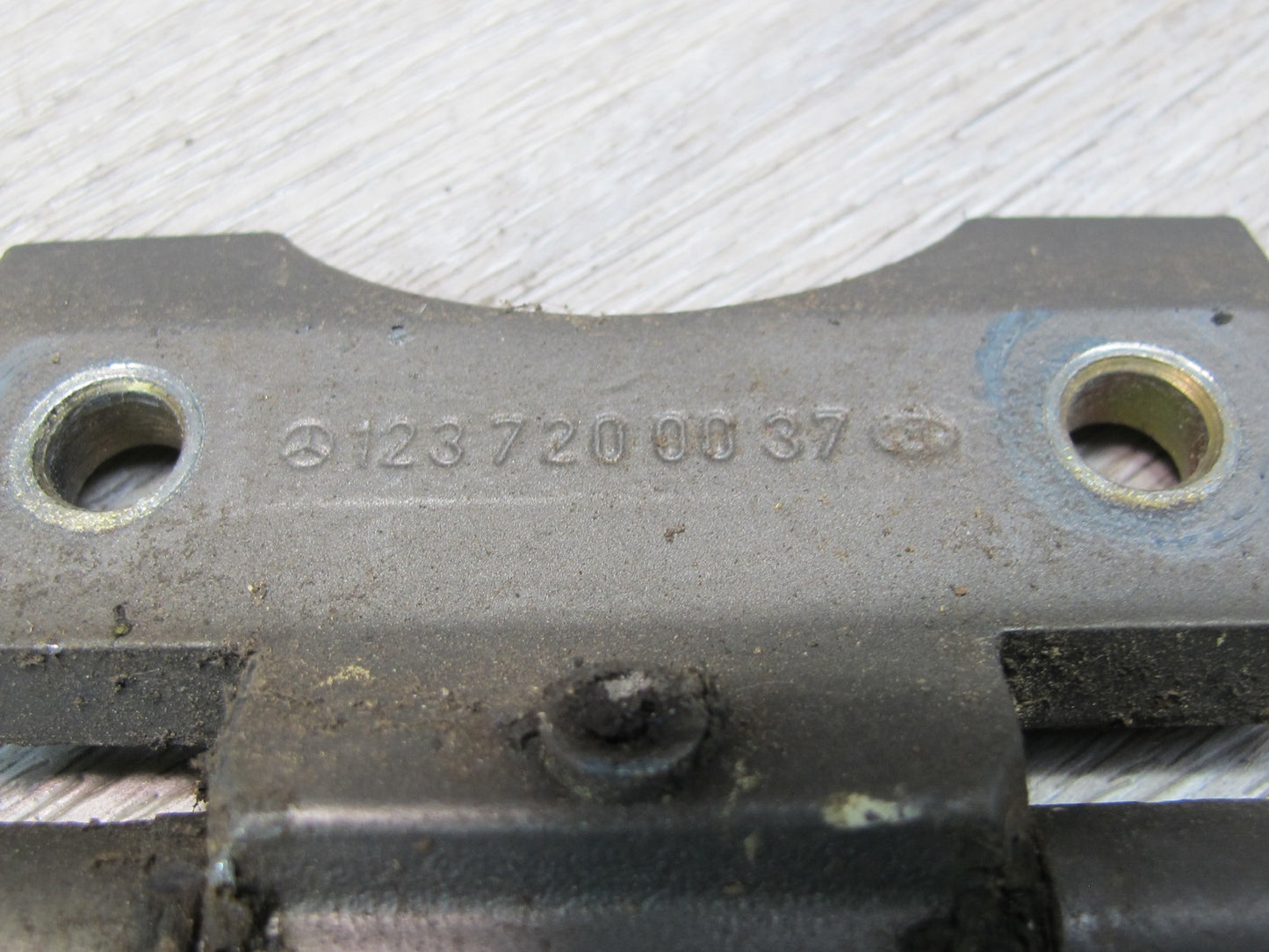 75-85 Mercedes W123 Set of 4 Front Left & Right Door Hinge OEM
