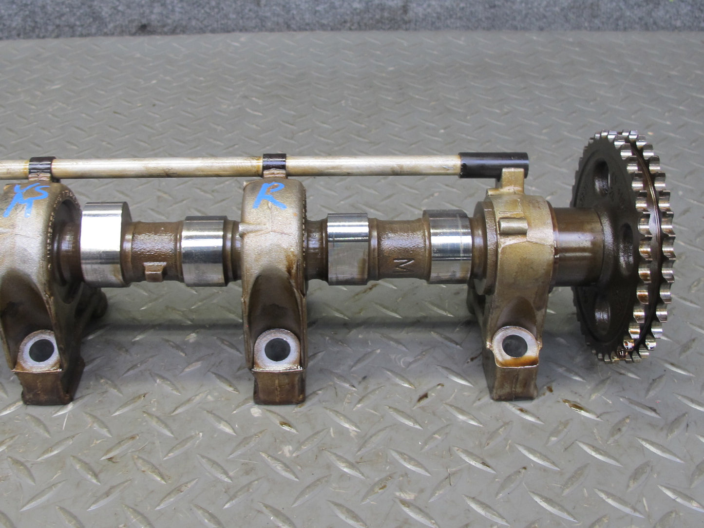 86-91 Mercedes W126 560SEC 560SEL M117 Engine Right Camshaft Assembly OEM