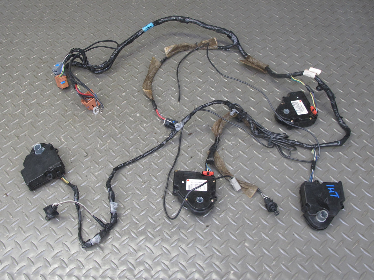 2003-2009 Hummer H2 Hvac A/C Air Heater Door Flap Actuator Motor W/ Wire Set