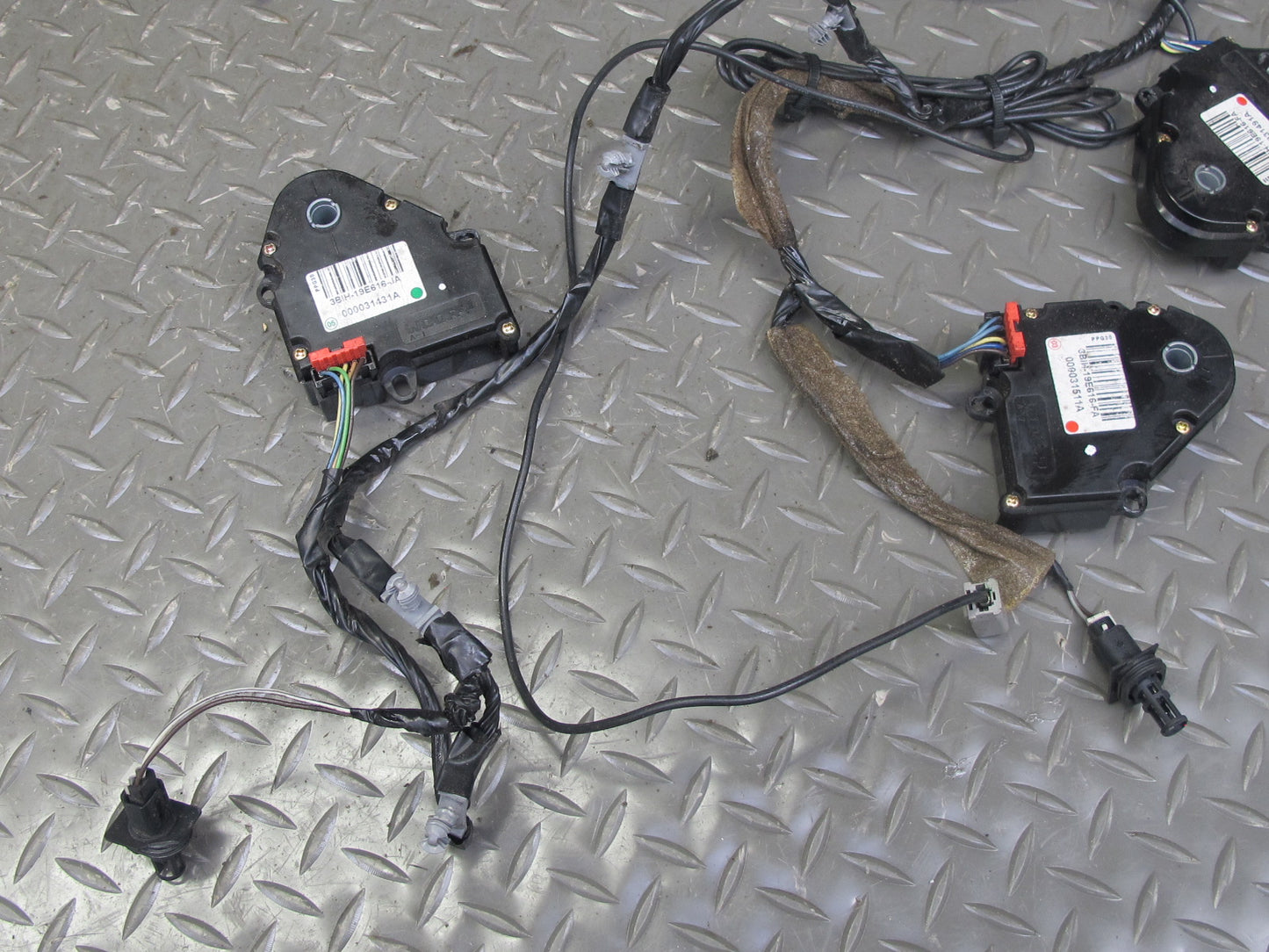 2003-2009 Hummer H2 Hvac A/C Air Heater Door Flap Actuator Motor W/ Wire Set