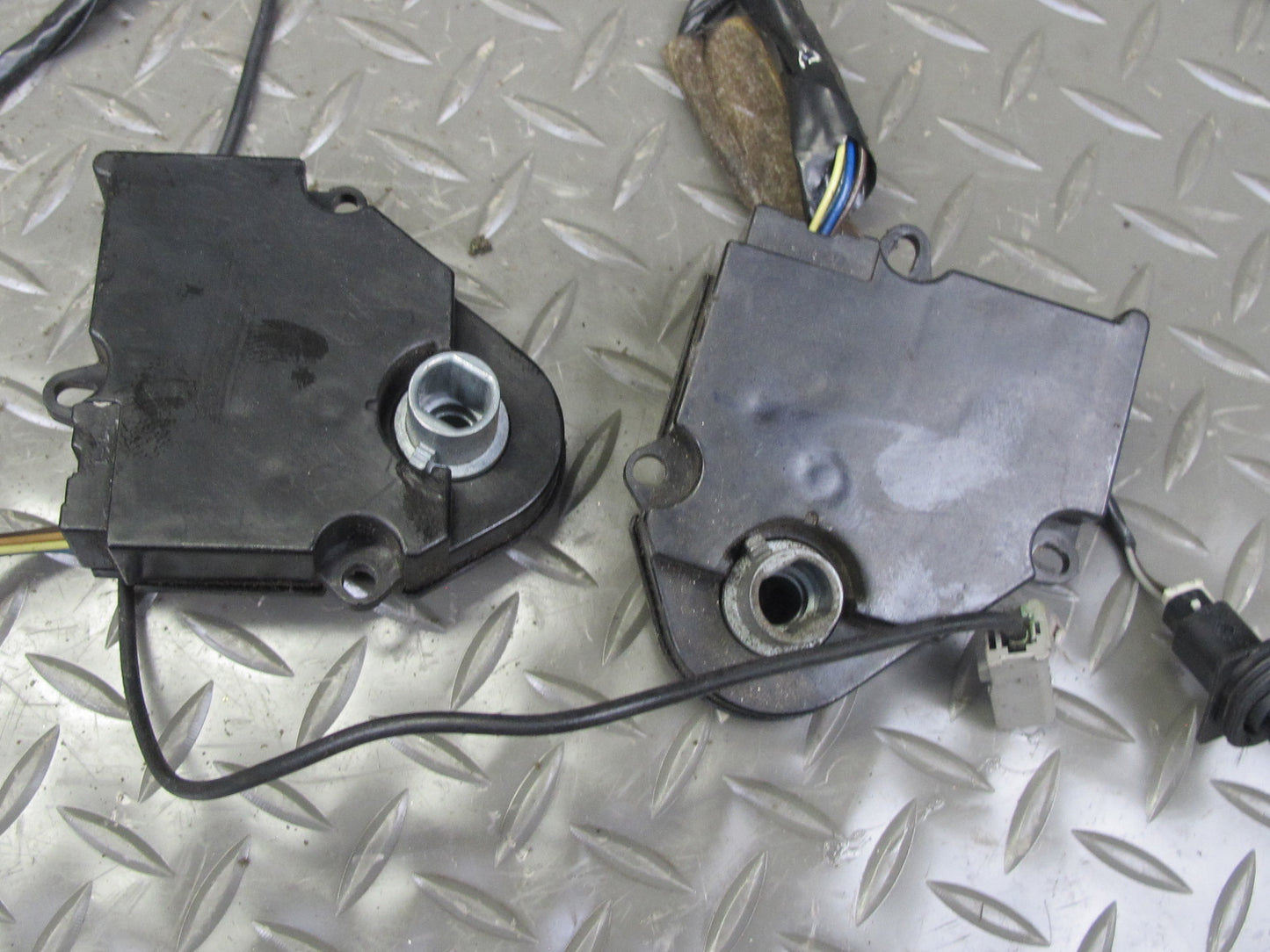 2003-2009 Hummer H2 Hvac A/C Air Heater Door Flap Actuator Motor W/ Wire Set