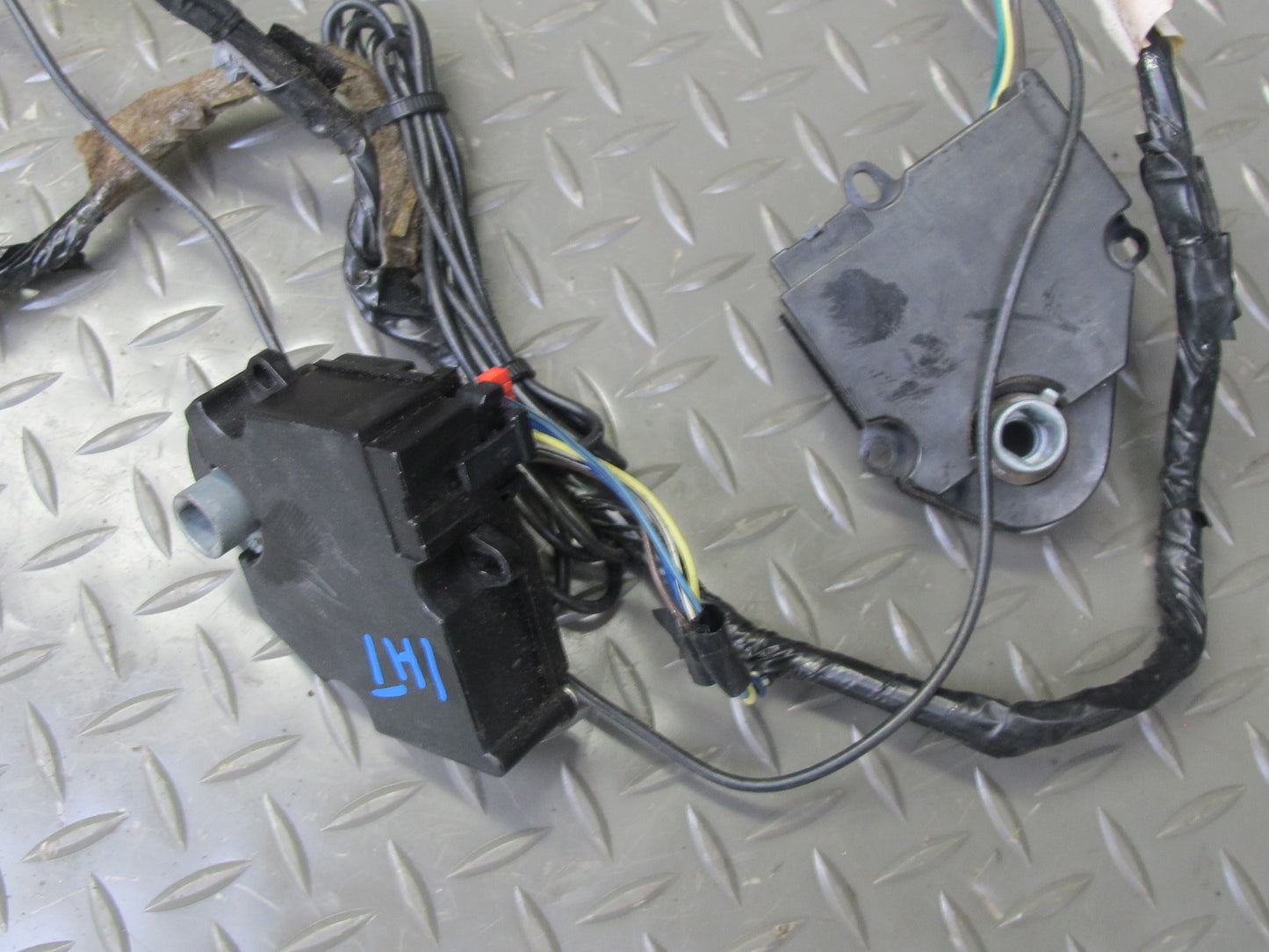 2003-2009 Hummer H2 Hvac A/C Air Heater Door Flap Actuator Motor W/ Wire Set