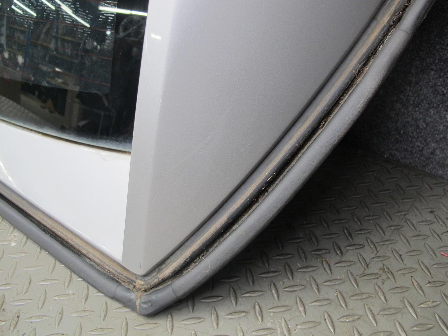 2004-2009 Cadillac XLR Rear Convertible TOP Back Glass Window Frame Panel Silver