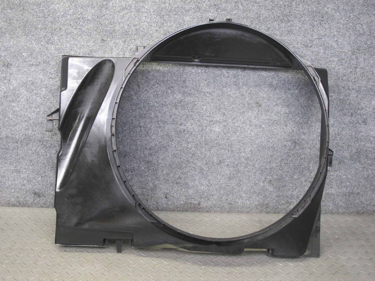 1995 Mercedes W140 S320 Engine Cooling Fan Motor Shroud 1405050455 OEM