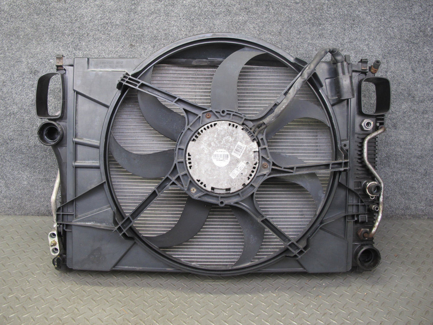 07-09 Mercedes W221 S550 AWD Engine Cooling Radiator AC Condenser Fan Shroud OEM