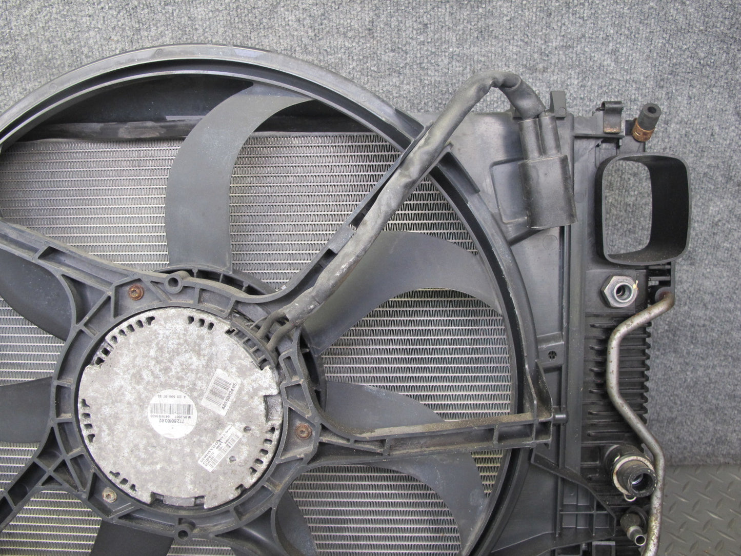 07-09 Mercedes W221 S550 AWD Engine Cooling Radiator AC Condenser Fan Shroud OEM