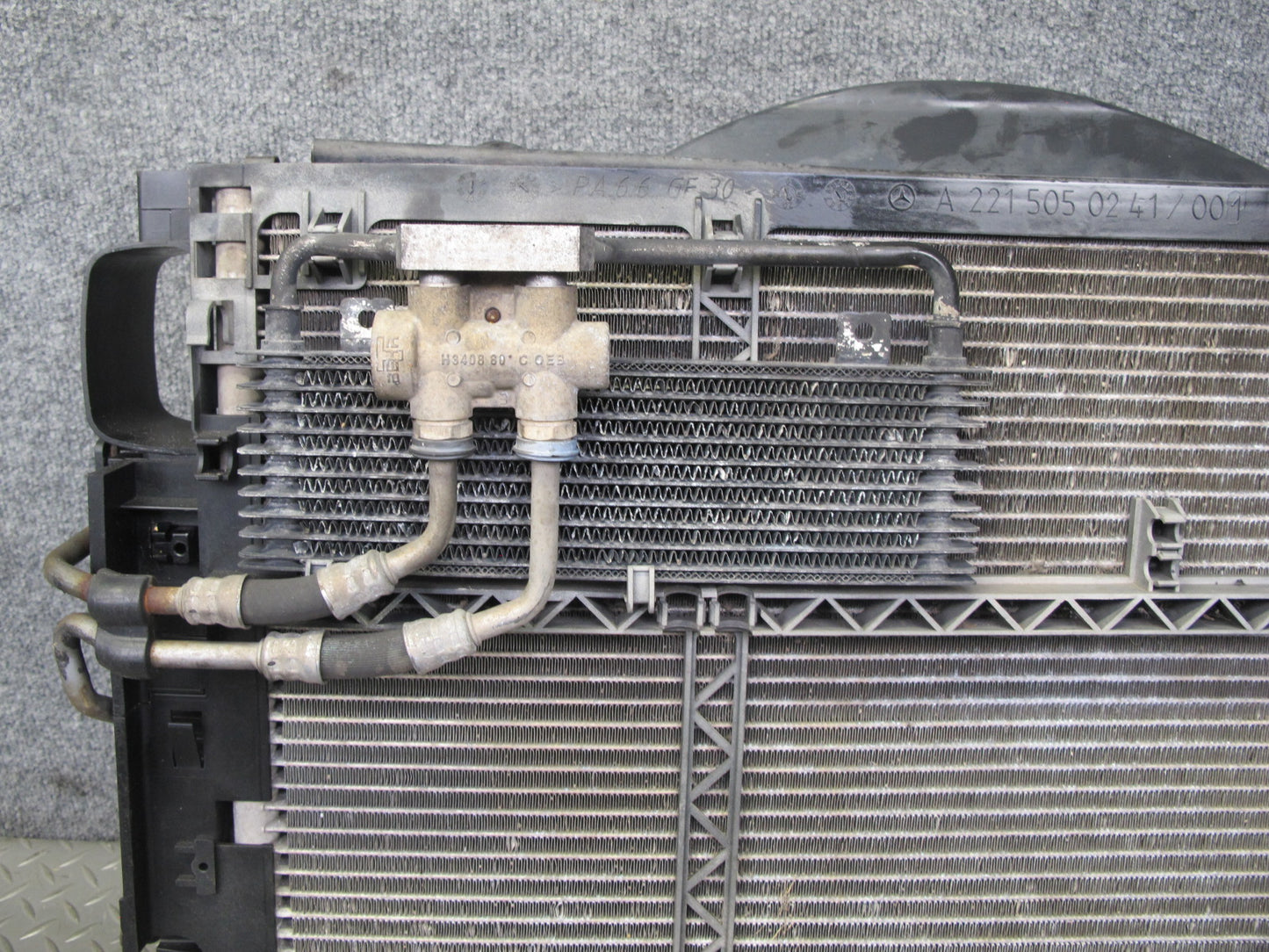 07-09 Mercedes W221 S550 AWD Engine Cooling Radiator AC Condenser Fan Shroud OEM