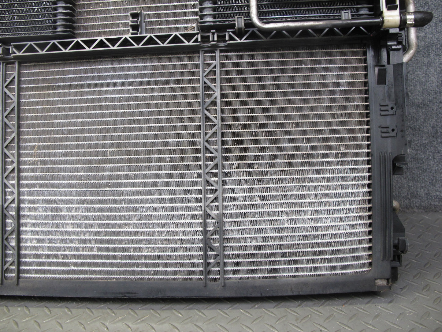 07-09 Mercedes W221 S550 AWD Engine Cooling Radiator AC Condenser Fan Shroud OEM