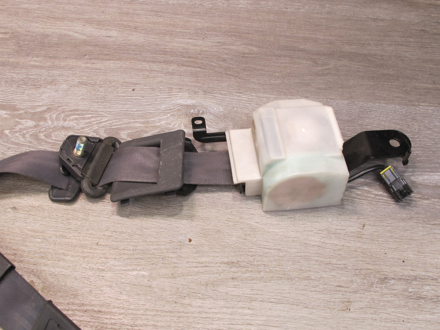 91-99 DODGE STEALTH FRONT RIGHT & LEFT SIDE SEATBELT RETRACTOR SET OEM