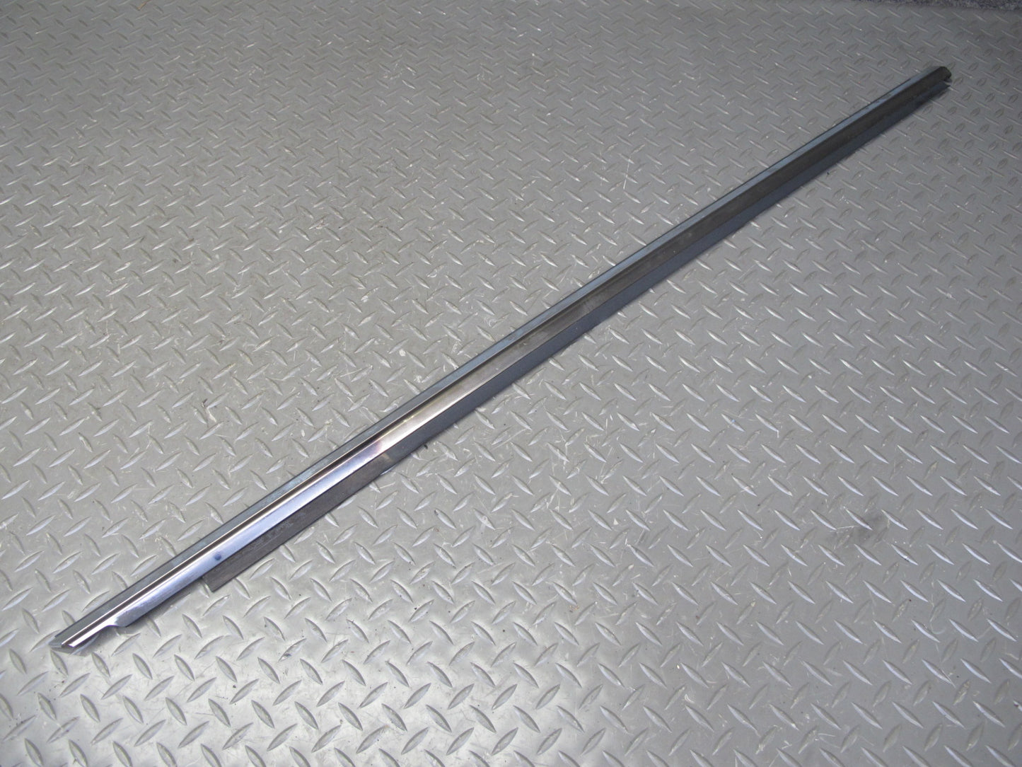 94-99 Mercedes W140 Front Right Door B Pillar & Window Trim Molding Silver Set