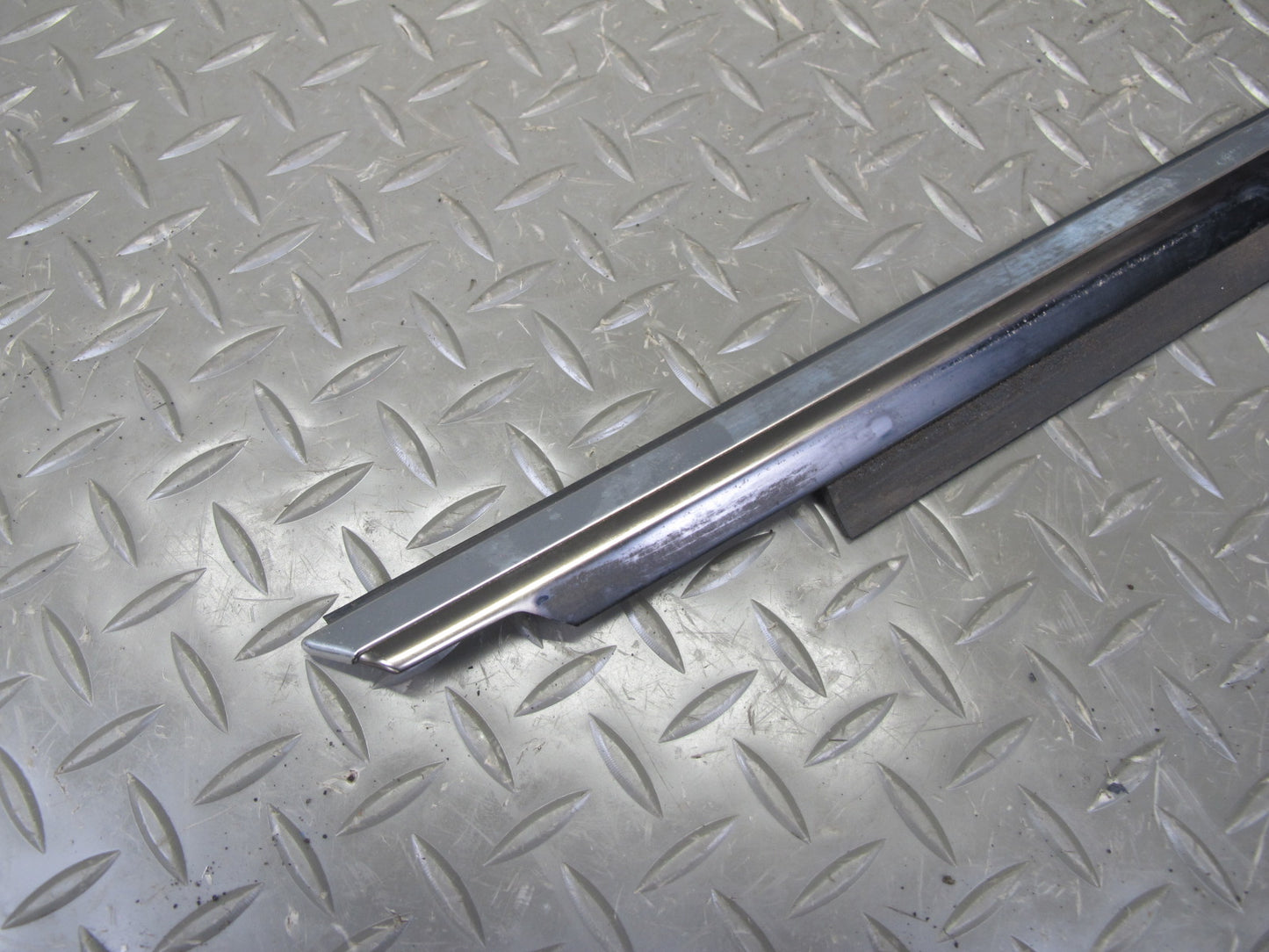 94-99 Mercedes W140 Front Right Door B Pillar & Window Trim Molding Silver Set