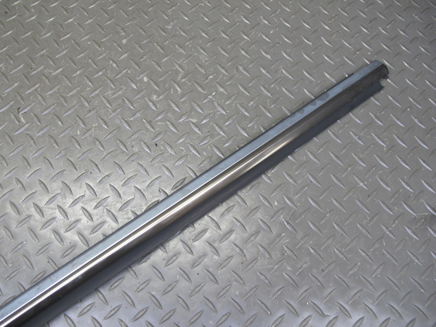 94-99 Mercedes W140 Front Right Door B Pillar & Window Trim Molding Silver Set