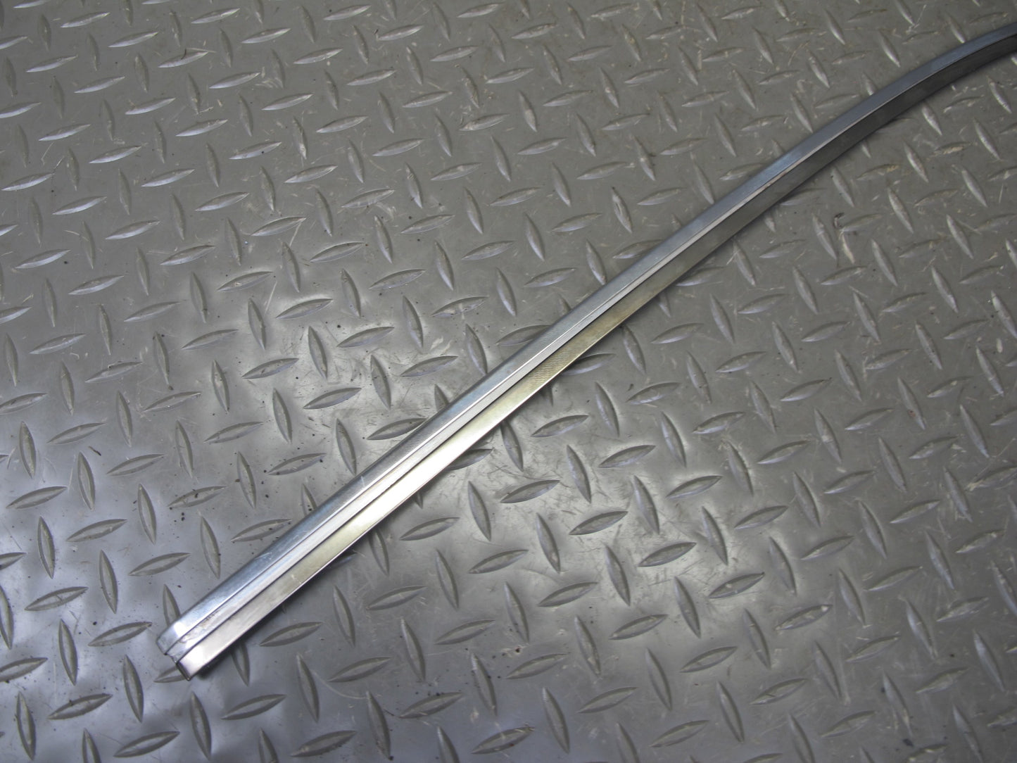 94-99 Mercedes W140 Front Right Door B Pillar & Window Trim Molding Silver Set