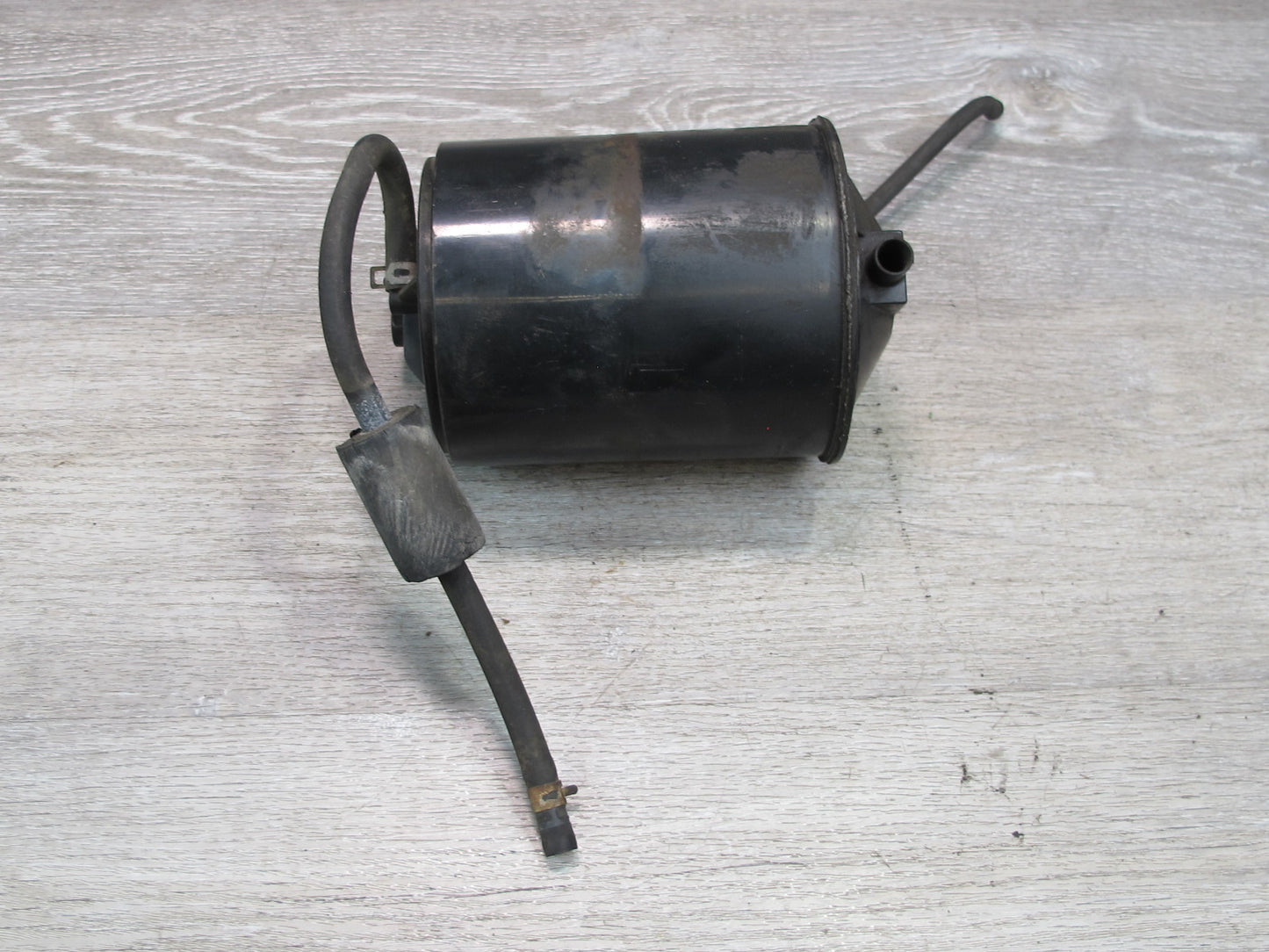 91-93 Dodge Stealth 3000GT Fuel Evap Vapor Charcoal Emission Canister OEM