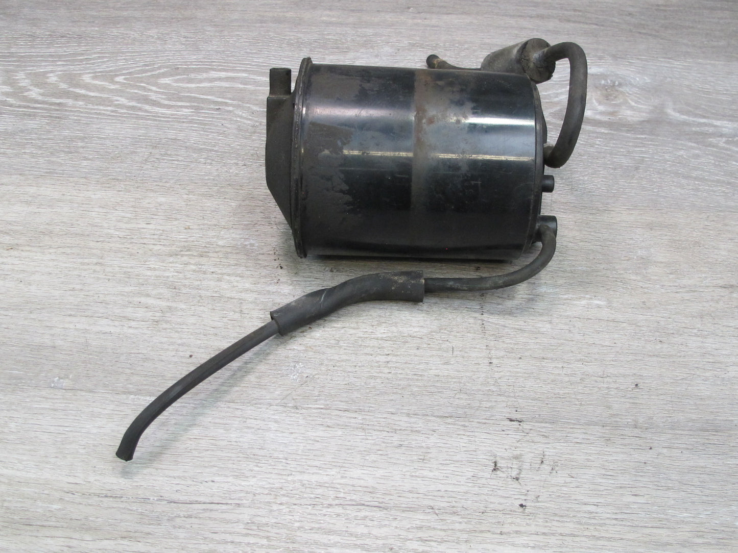 91-93 Dodge Stealth 3000GT Fuel Evap Vapor Charcoal Emission Canister OEM