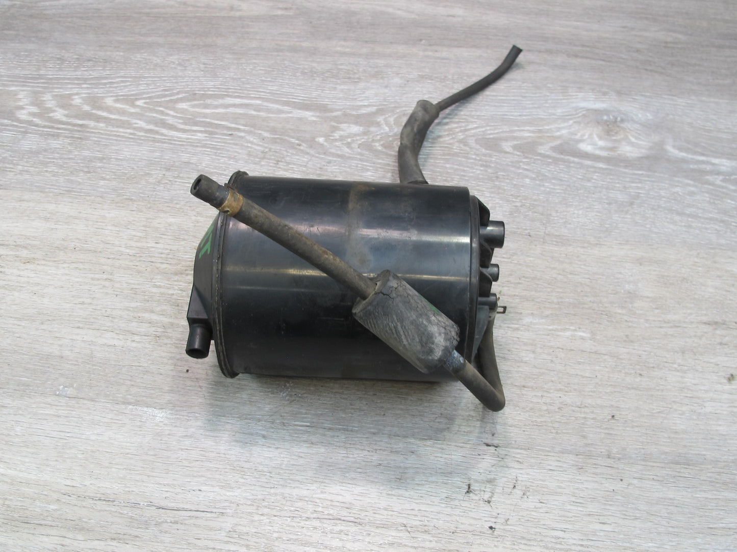 91-93 Dodge Stealth 3000GT Fuel Evap Vapor Charcoal Emission Canister OEM