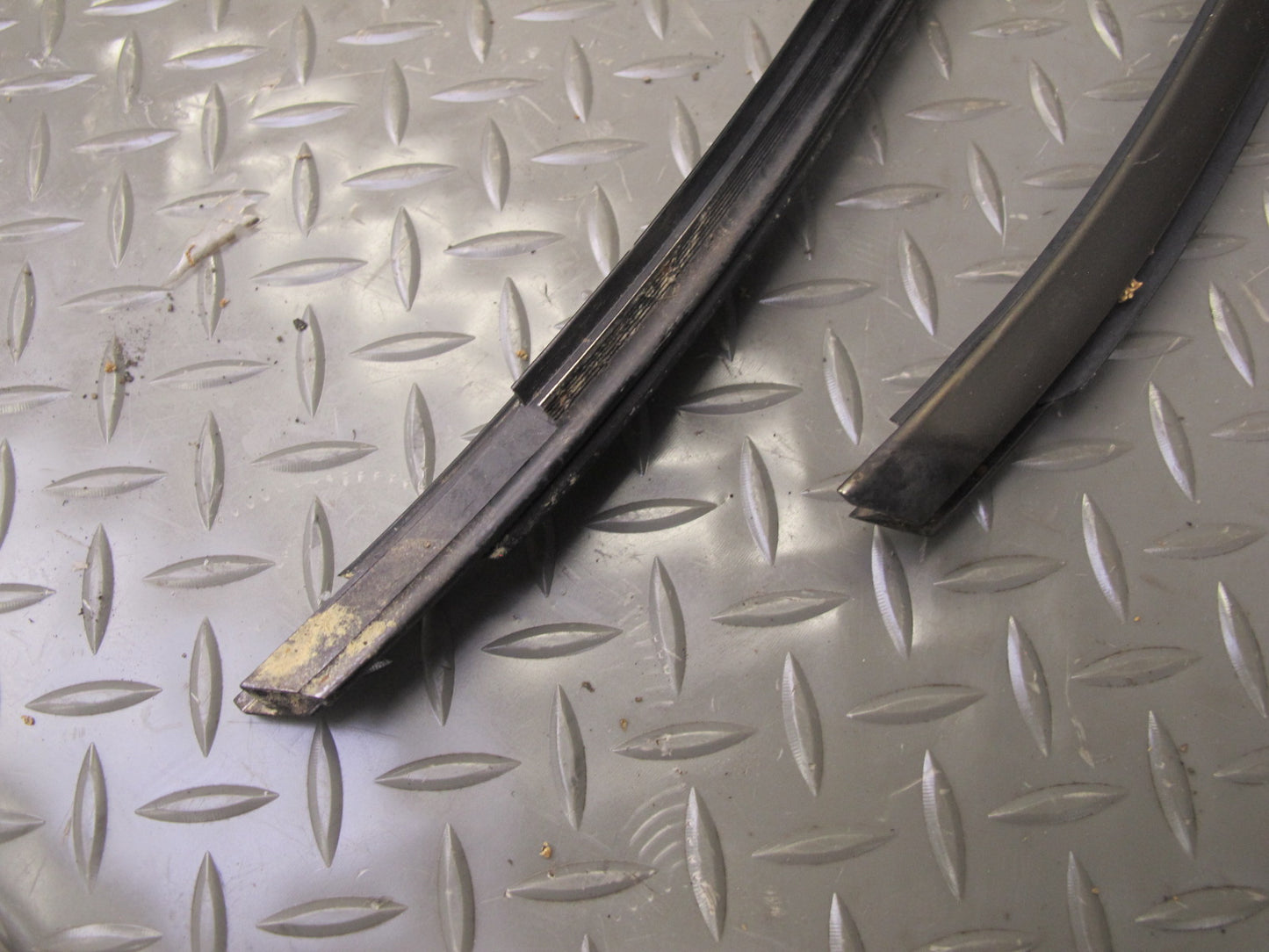 94-99 Mercedes W140 Set of 2 Rear Windshield Window Trim Molding Smoke Silver