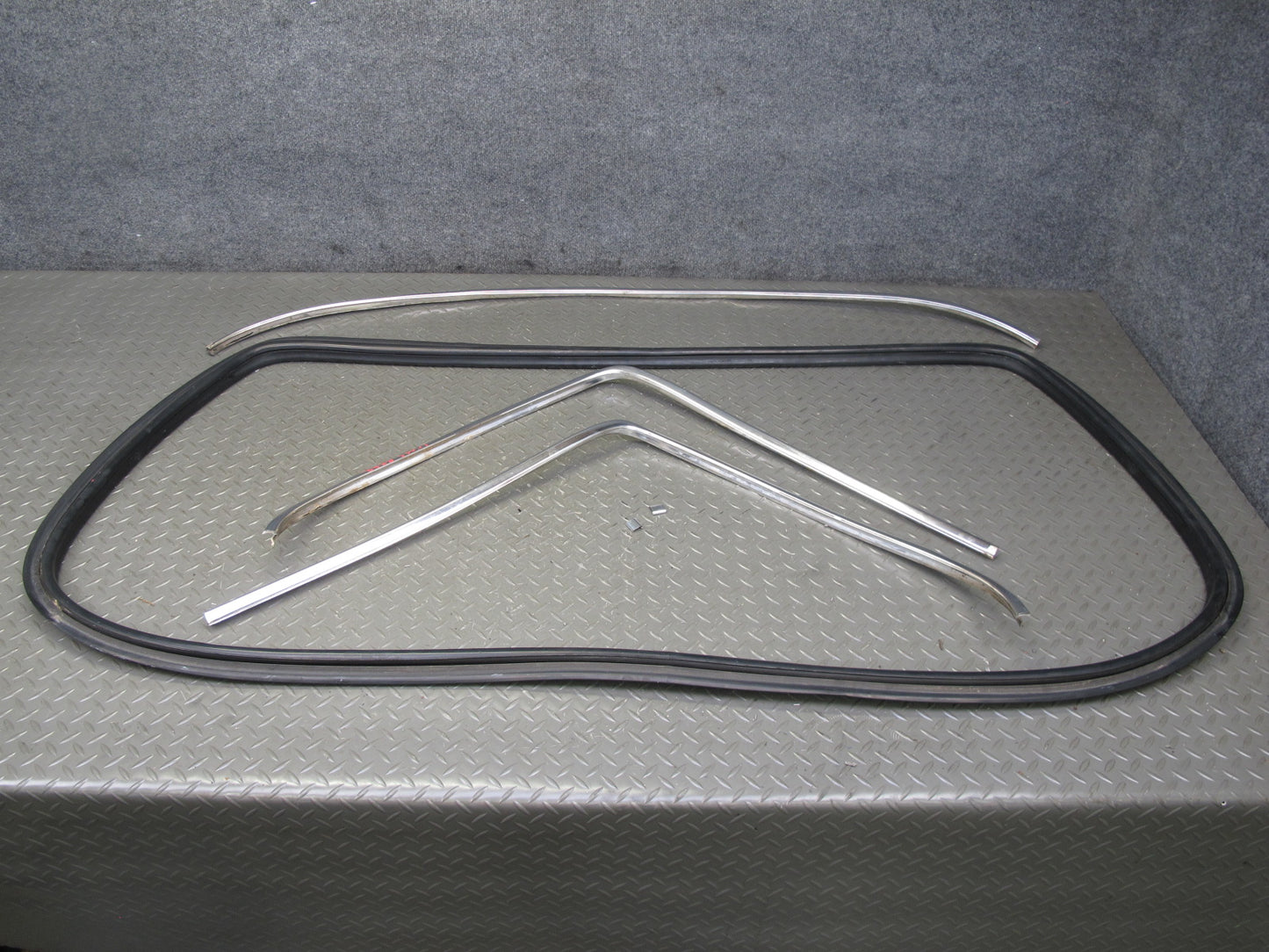 86-91 Mercedes W126 Rear Window Chrome Trim Molding Weatherstrip Seal Set OEM