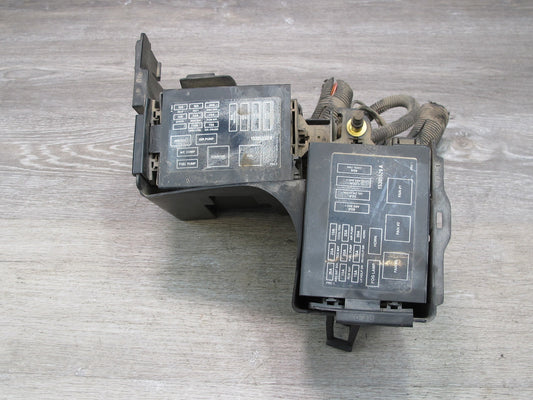 98-02 Chevrolet Camaro Z28 5.7L LS1 A/T Under Hood Fuse Relay Box Module OEM