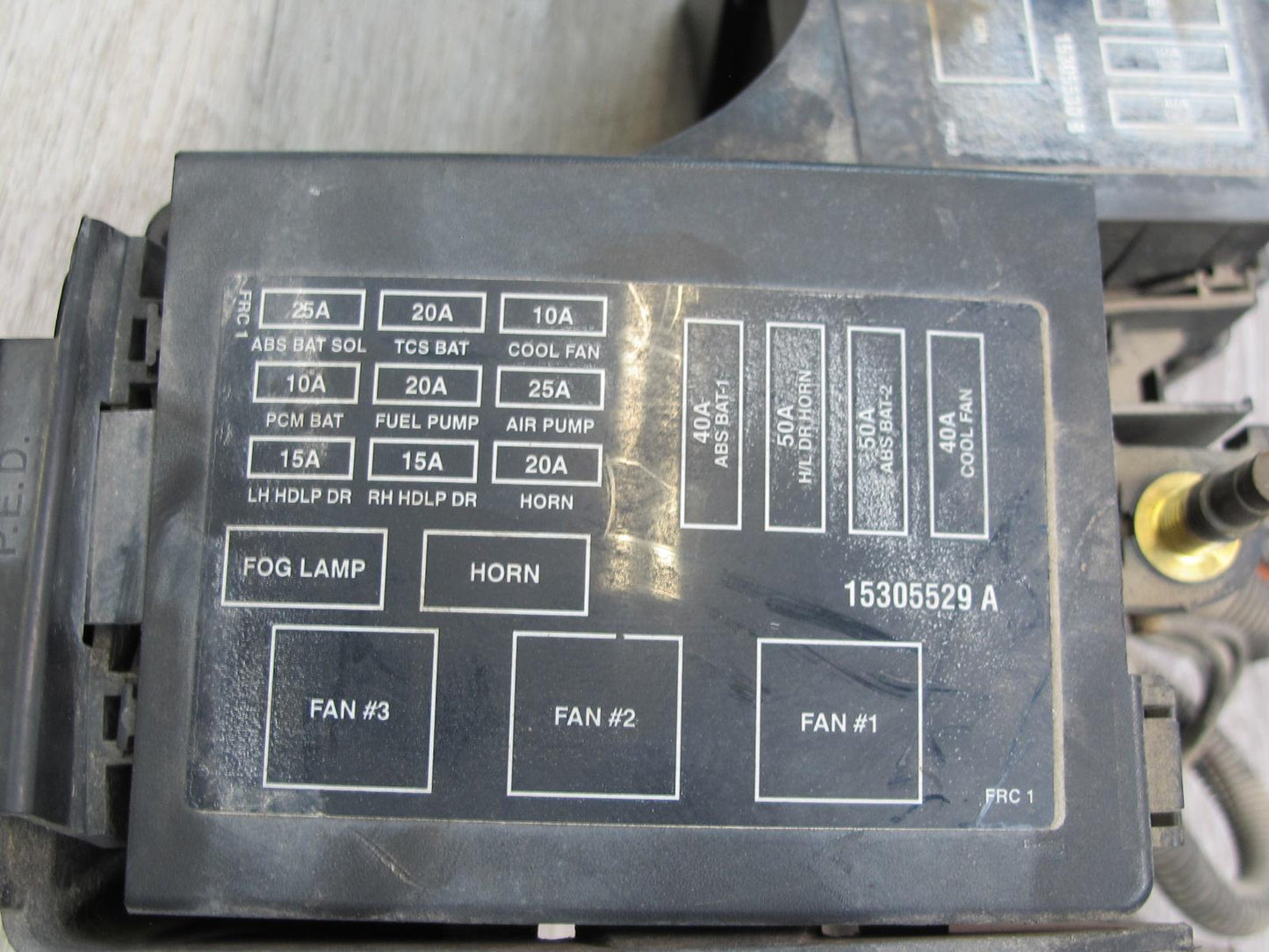 98-02 Chevrolet Camaro Z28 5.7L LS1 A/T Under Hood Fuse Relay Box Module OEM