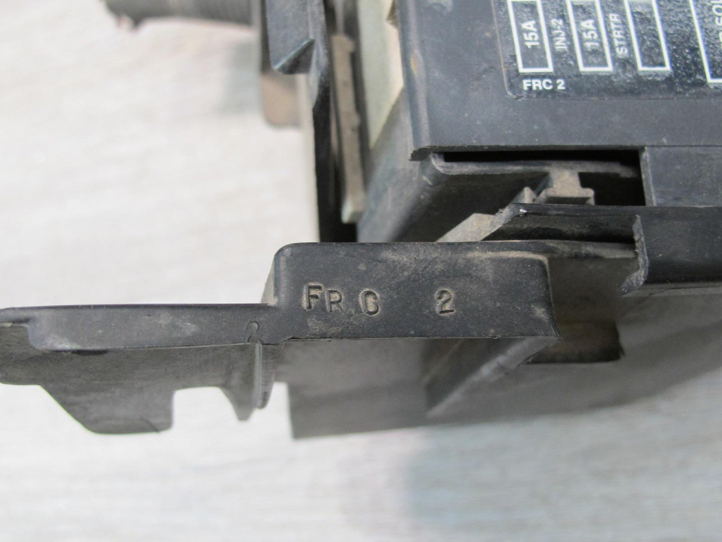 98-02 Chevrolet Camaro Z28 5.7L LS1 A/T Under Hood Fuse Relay Box Module OEM