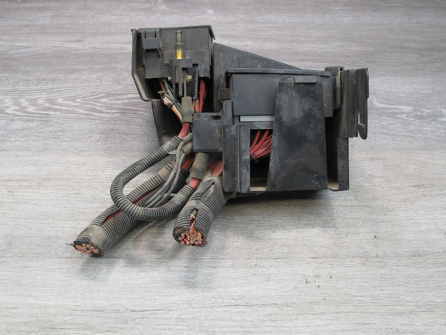 98-02 Chevrolet Camaro Z28 5.7L LS1 A/T Under Hood Fuse Relay Box Module OEM