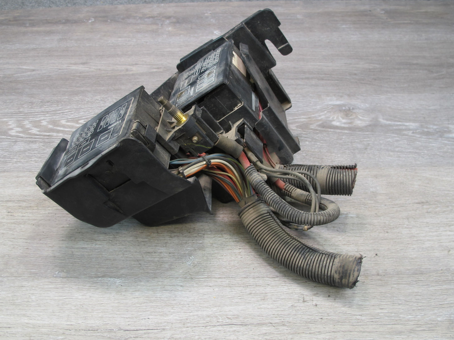 98-02 Chevrolet Camaro Z28 5.7L LS1 A/T Under Hood Fuse Relay Box Module OEM