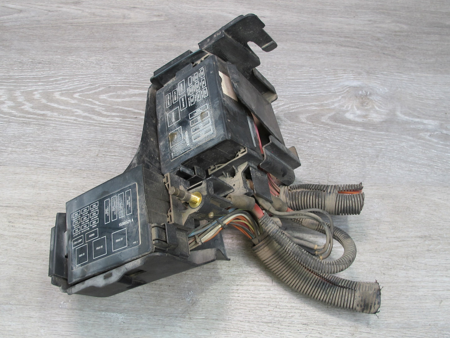 98-02 Chevrolet Camaro Z28 5.7L LS1 A/T Under Hood Fuse Relay Box Module OEM
