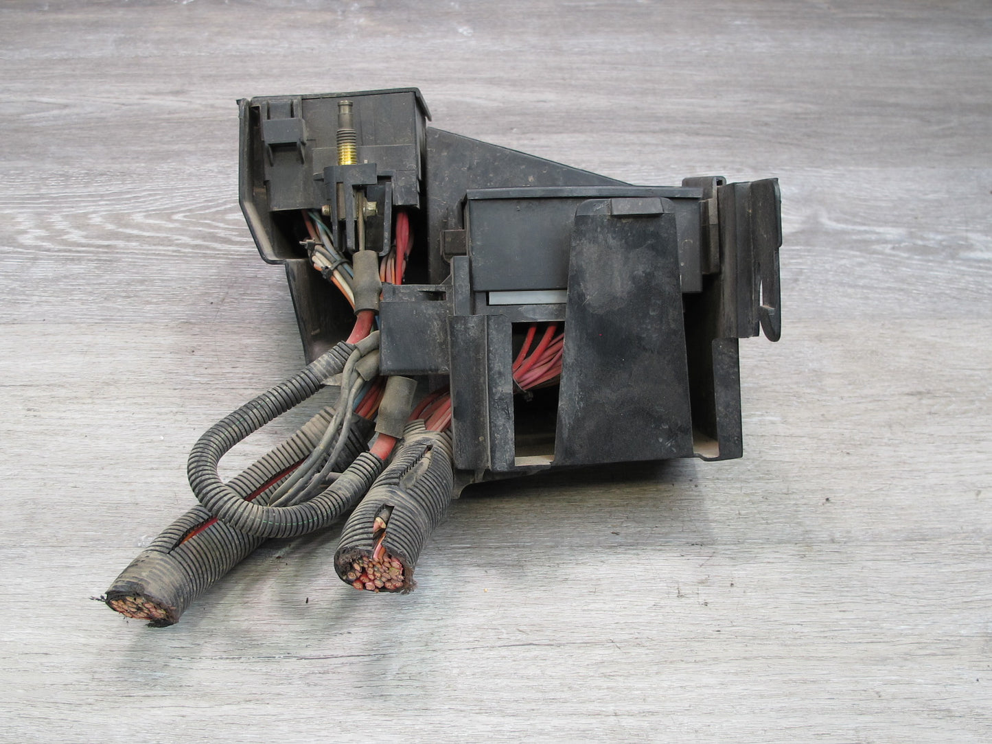 98-02 Chevrolet Camaro Z28 5.7L LS1 A/T Under Hood Fuse Relay Box Module OEM