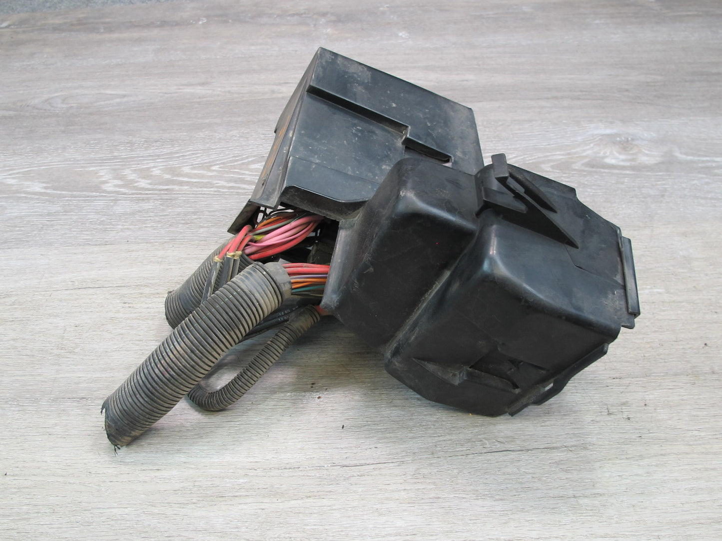 98-02 Chevrolet Camaro Z28 5.7L LS1 A/T Under Hood Fuse Relay Box Module OEM