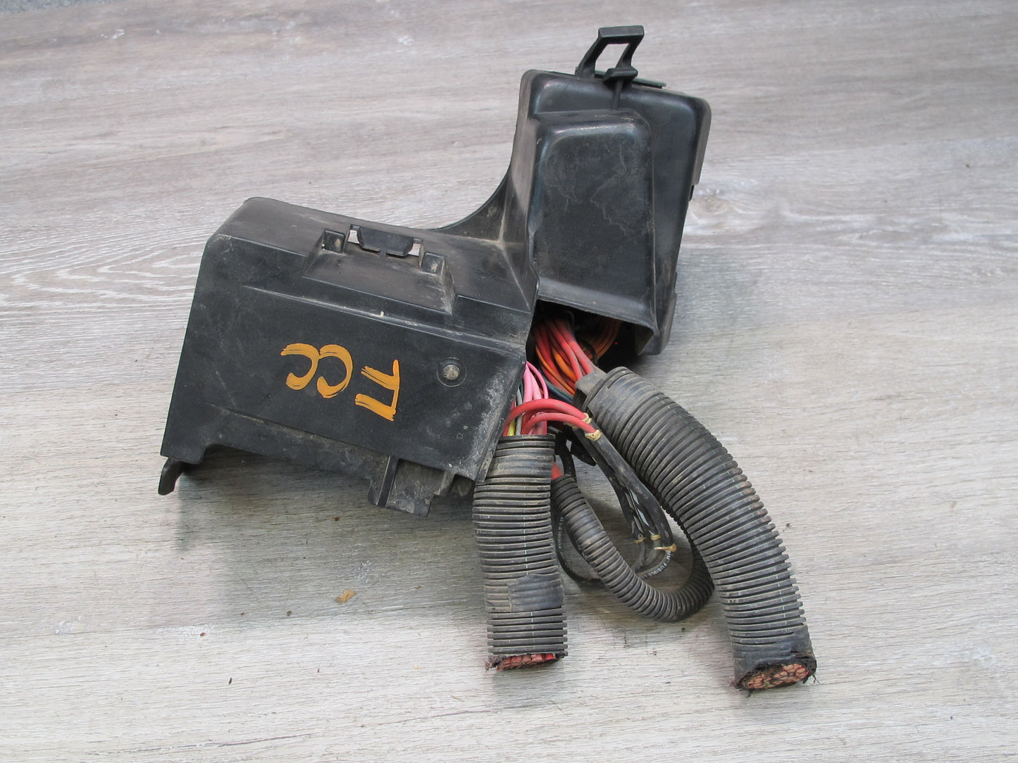 98-02 Chevrolet Camaro Z28 5.7L LS1 A/T Under Hood Fuse Relay Box Module OEM