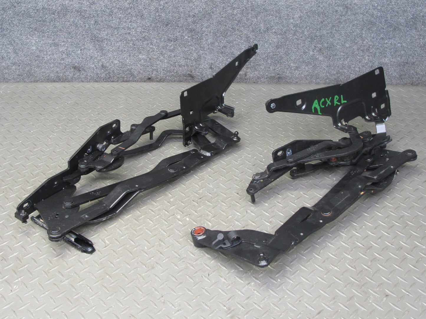 2004-2009 Cadillac XLR Rear Left & Right Side Convertible TOP Hinge Bracket Set
