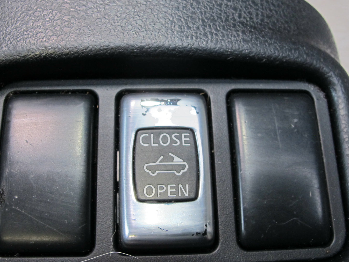 10-19 Nissan 370Z Z34 Convertible Center Console Cupholder w Roof Switch OEM