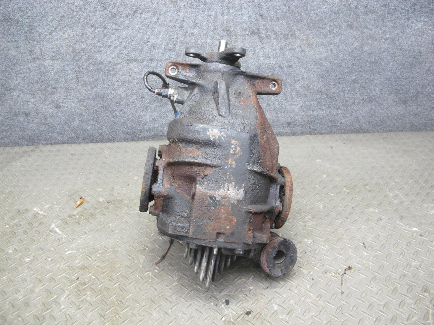 86-91 Mercedes W126 560SEC 560SEL Rear Differential Carrier 2.47 Ratio OEM