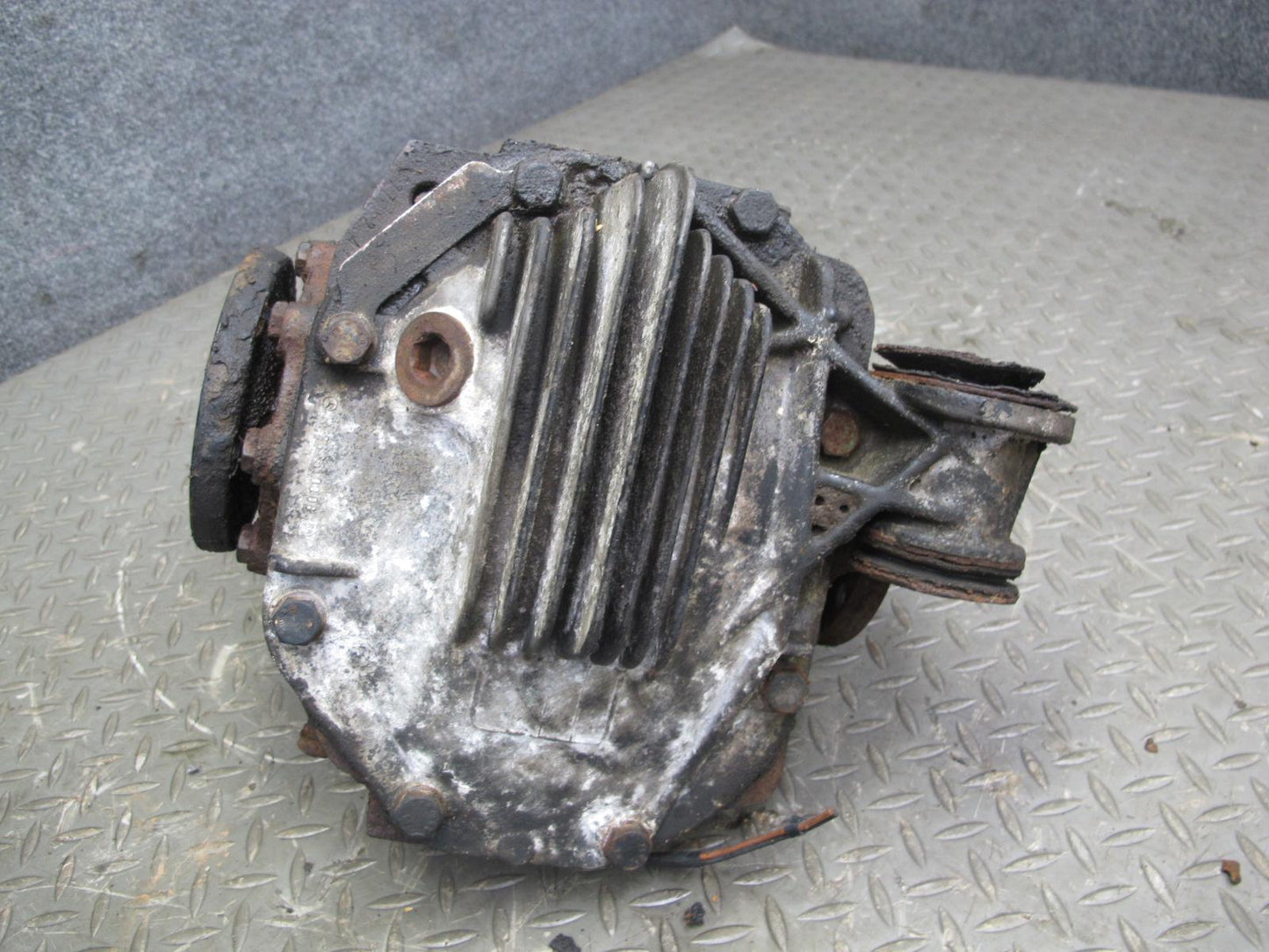 86-91 Mercedes W126 560SEC 560SEL Rear Differential Carrier 2.47 Ratio OEM