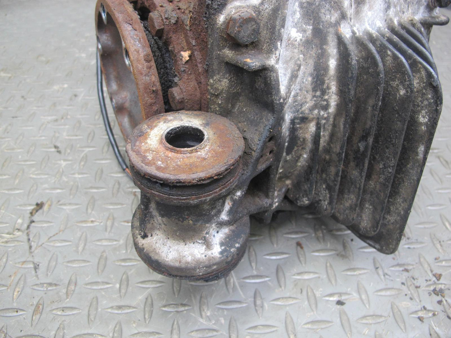 86-91 Mercedes W126 560SEC 560SEL Rear Differential Carrier 2.47 Ratio OEM