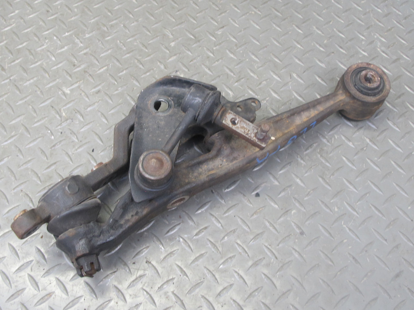 98-05 Lexus JZS160L GS400 GS430 GS300 Front Right Lower Control Arm w Link OEM