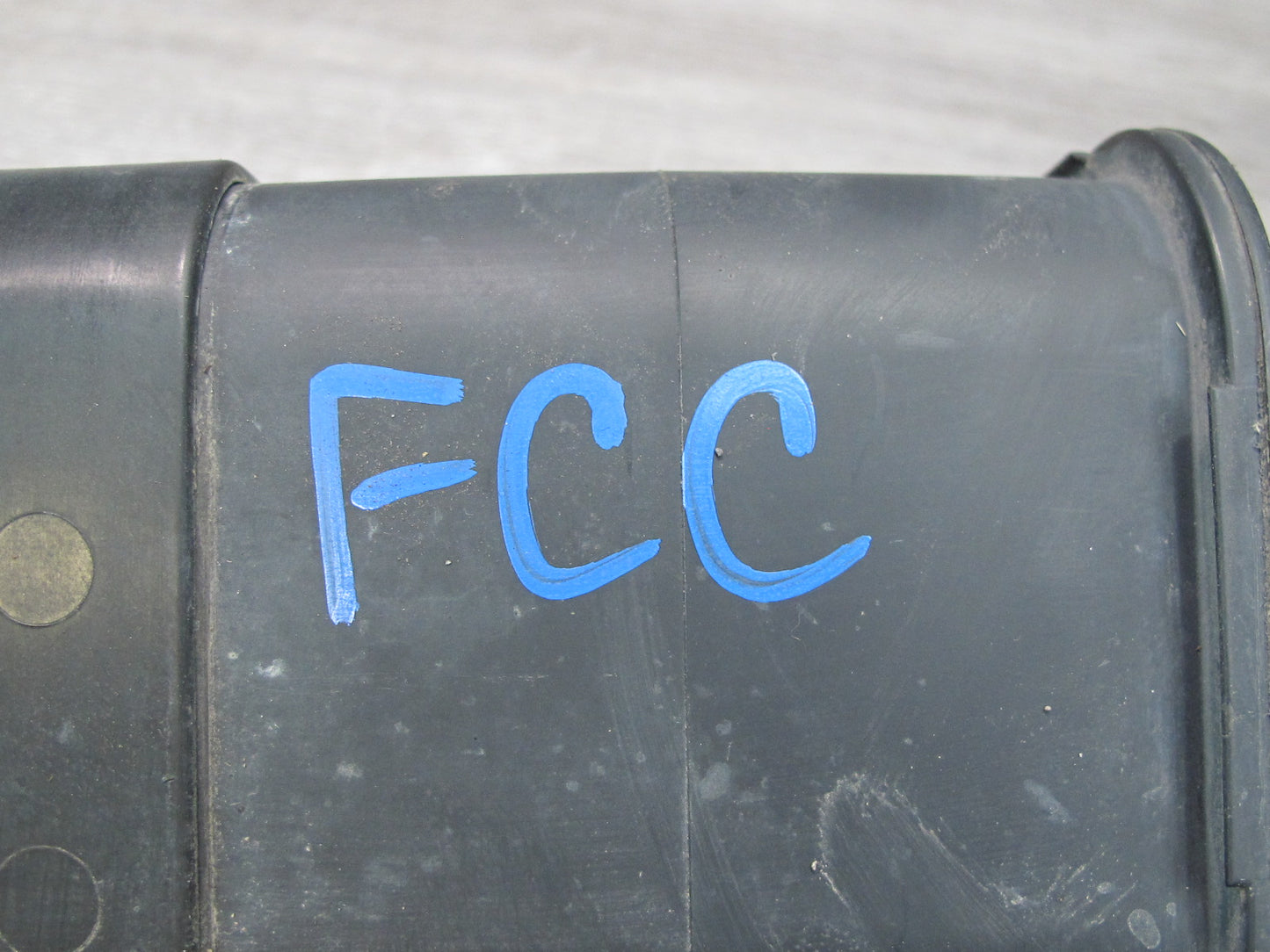 1998 Chevrolet Camaro Fuel Evap Vapor Charcoal Canister w Bracket OEM