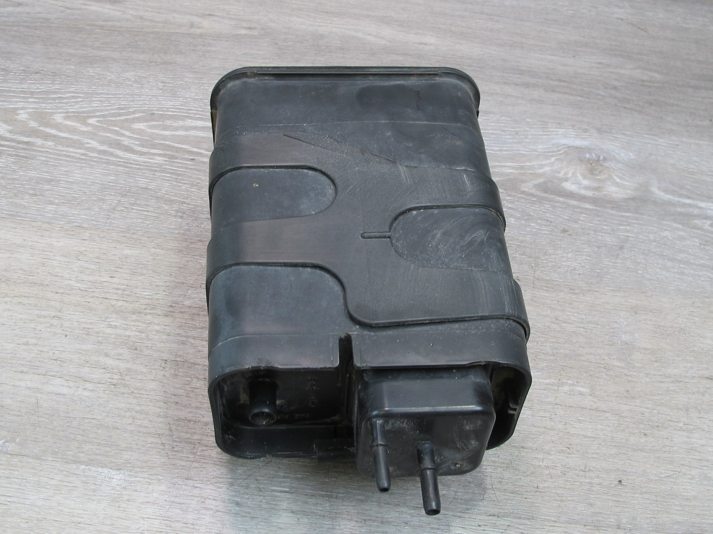 1998 Chevrolet Camaro Fuel Evap Vapor Charcoal Canister w Bracket OEM