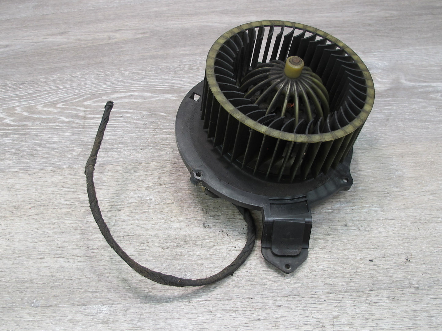 75-85 Mercedes W123 A/C Heater Blower Motor Fan 1238201642 OEM