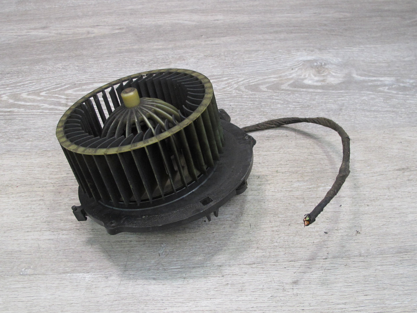75-85 Mercedes W123 A/C Heater Blower Motor Fan 1238201642 OEM