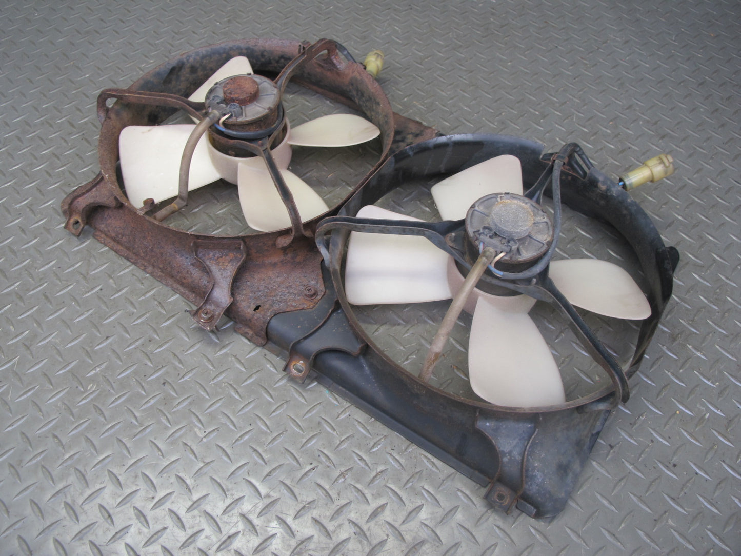87-89 Toyota MR2 4AGELC M/T Engine Radiator Dual Cooling Fan Motor Shroud OEM