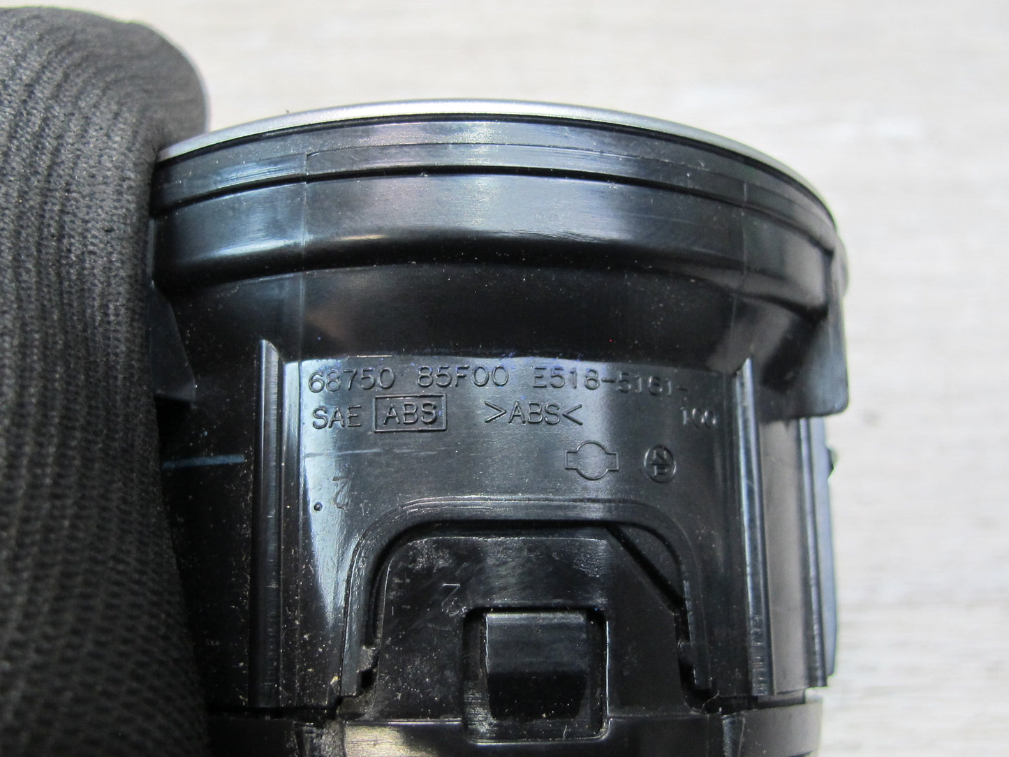 09-20 Nissan 370Z Z34 Left Driver Door Air Vent Deflector 68750-85F00 OEM