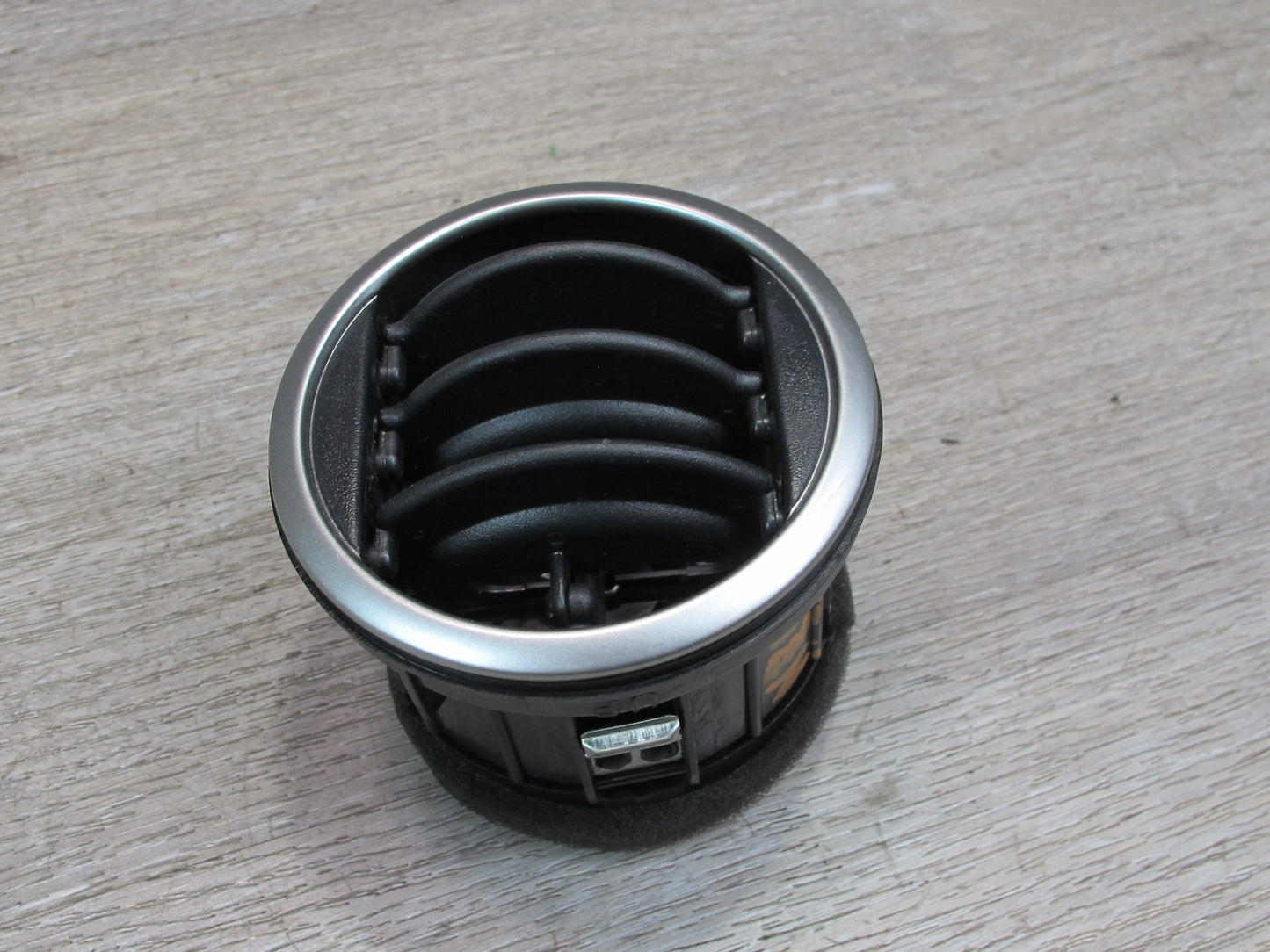 09-20 Nissan 370Z Z34 Left Driver Door Air Vent Deflector 68750-85F00 OEM