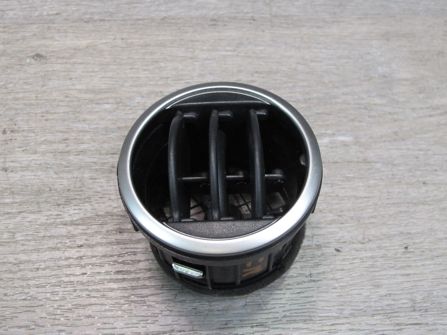 09-20 Nissan 370Z Z34 Right Passenger Door Air Vent Deflector 68750-85F00 OEM