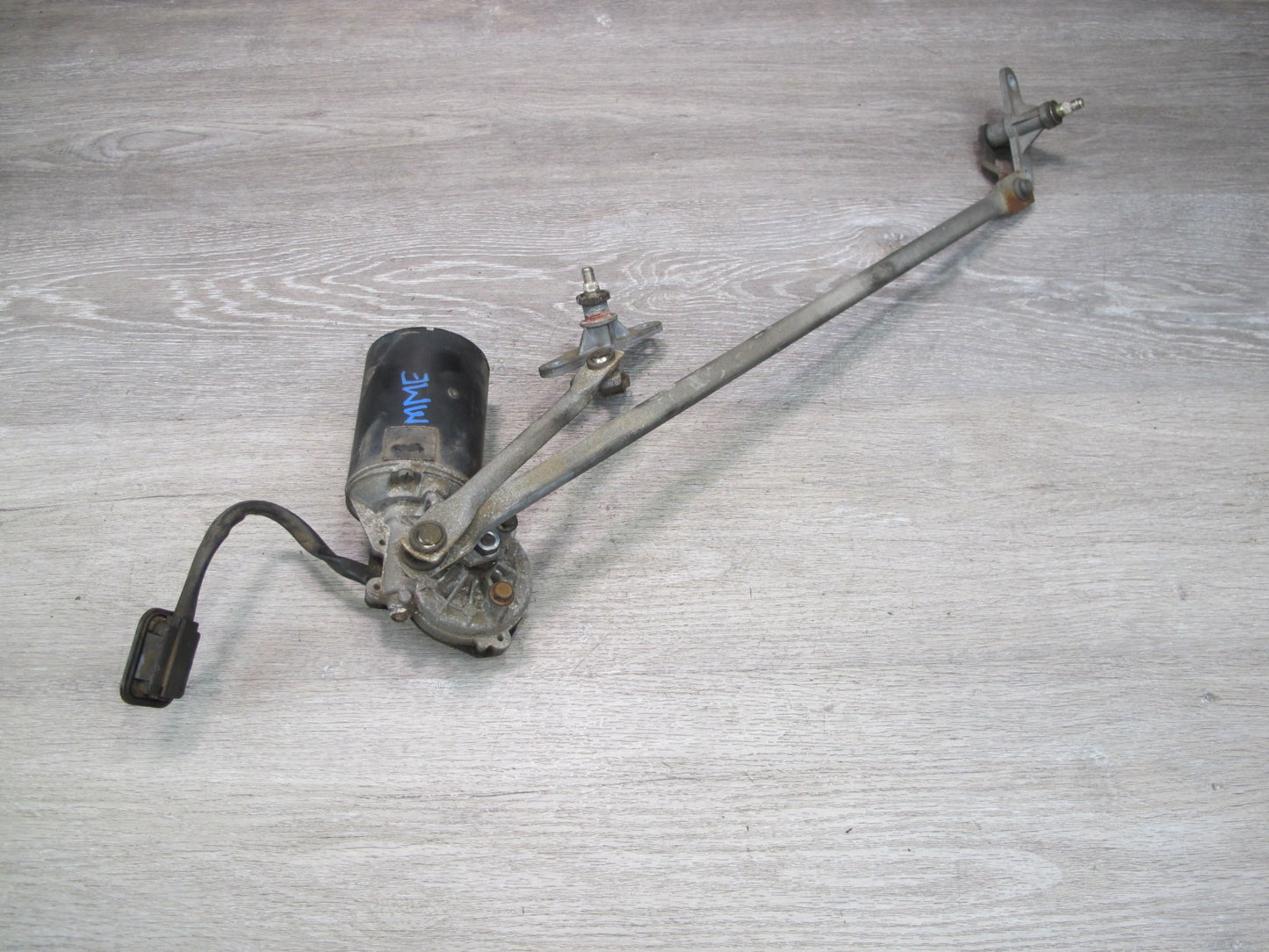 77-85 Mercedes W123 Windshield Wiper Transmission Linkage w Motor OEM