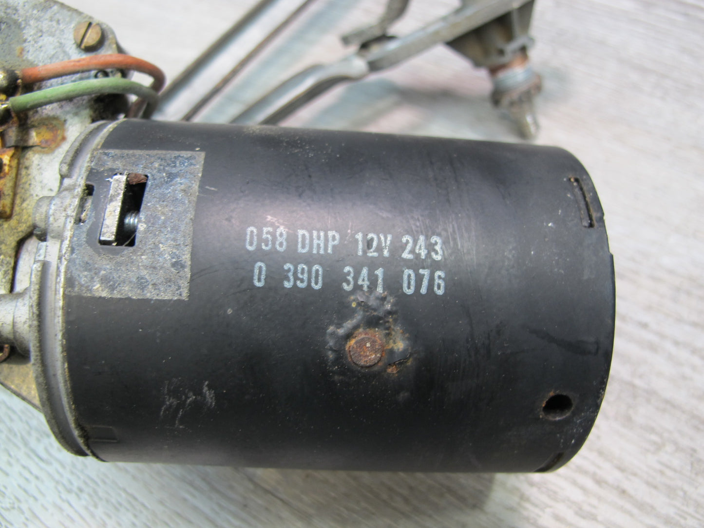 77-85 Mercedes W123 Windshield Wiper Transmission Linkage w Motor OEM