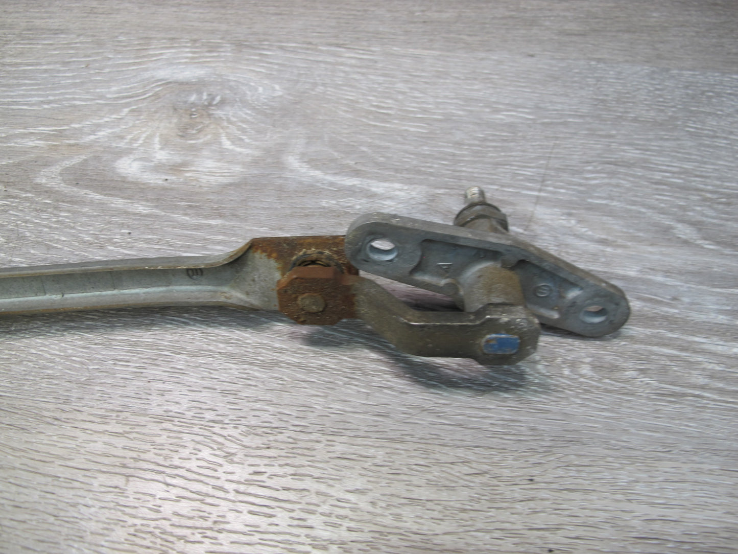 77-85 Mercedes W123 Windshield Wiper Transmission Linkage w Motor OEM