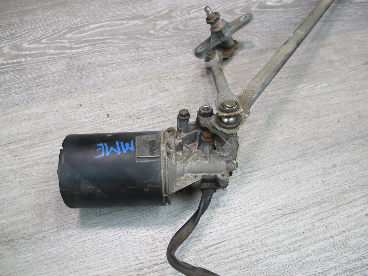 77-85 Mercedes W123 Windshield Wiper Transmission Linkage w Motor OEM