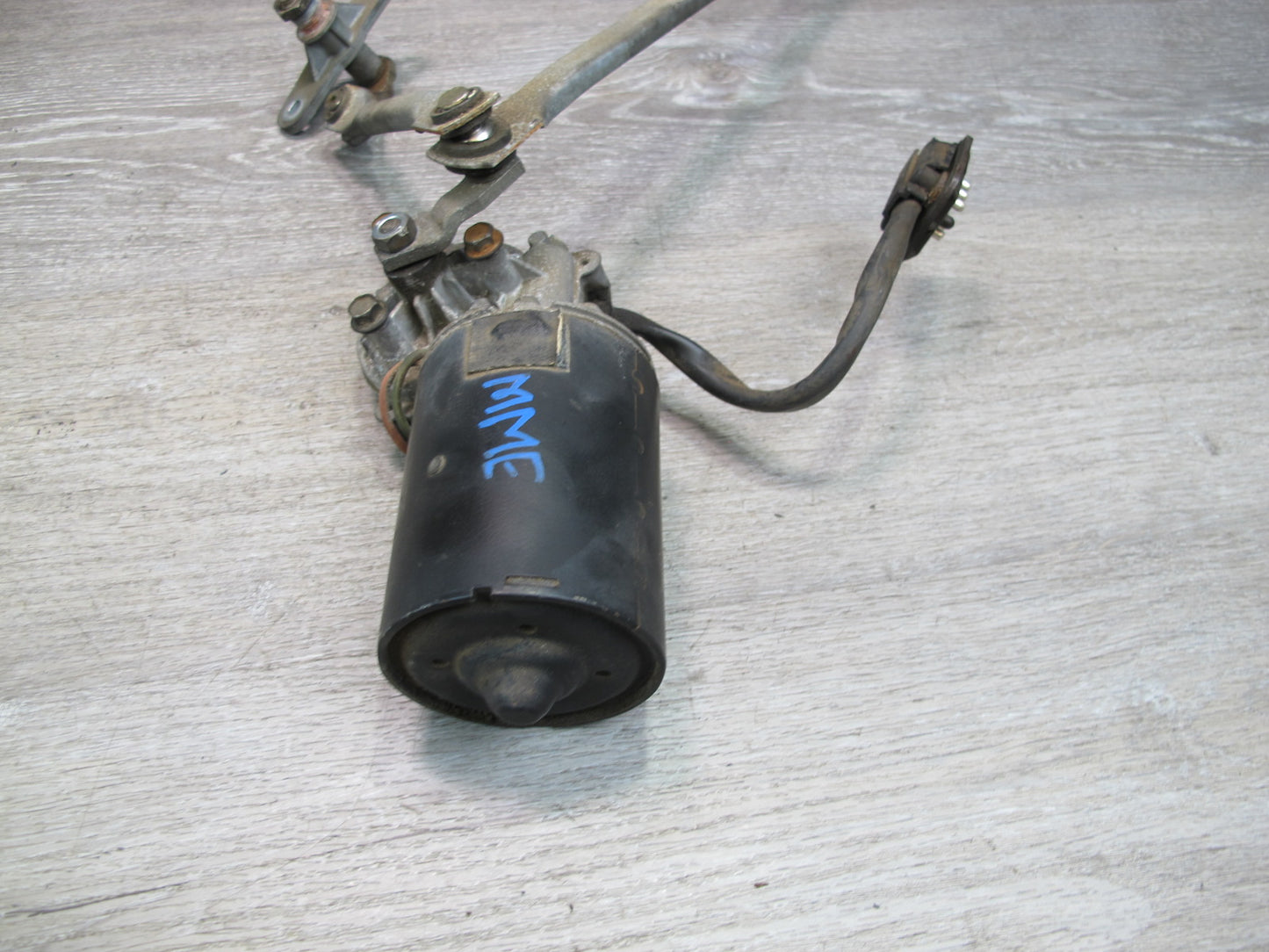 77-85 Mercedes W123 Windshield Wiper Transmission Linkage w Motor OEM